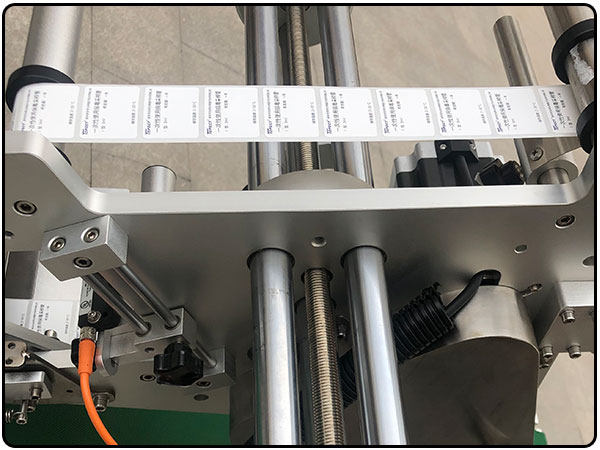 不干膠平面自動貼標機細節(jié)展示
